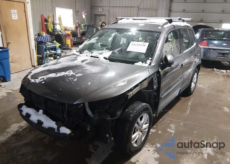 2016 Volkswagen Tiguan R-Line/S/Se/Sel from USA, damaged, VIN WVGBV7AX8GW587548